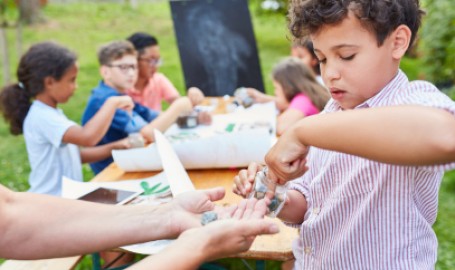 Campi estivi inclusivi: come possono supportare i bambini con disabilità?